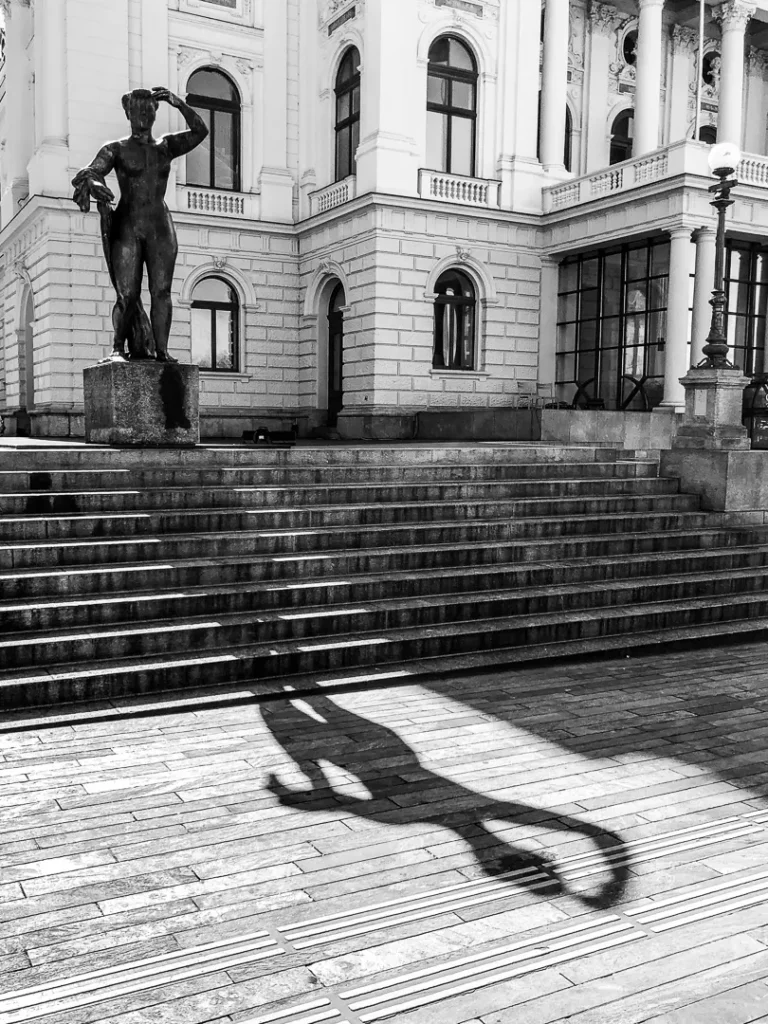 impressionsinfocus.com photography in focus shadows black and white